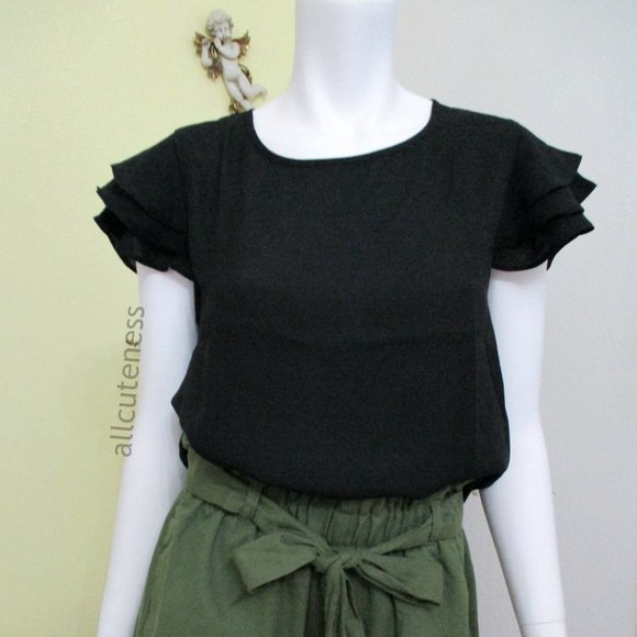 Tops - Black Ruffle Short Sleeve Top